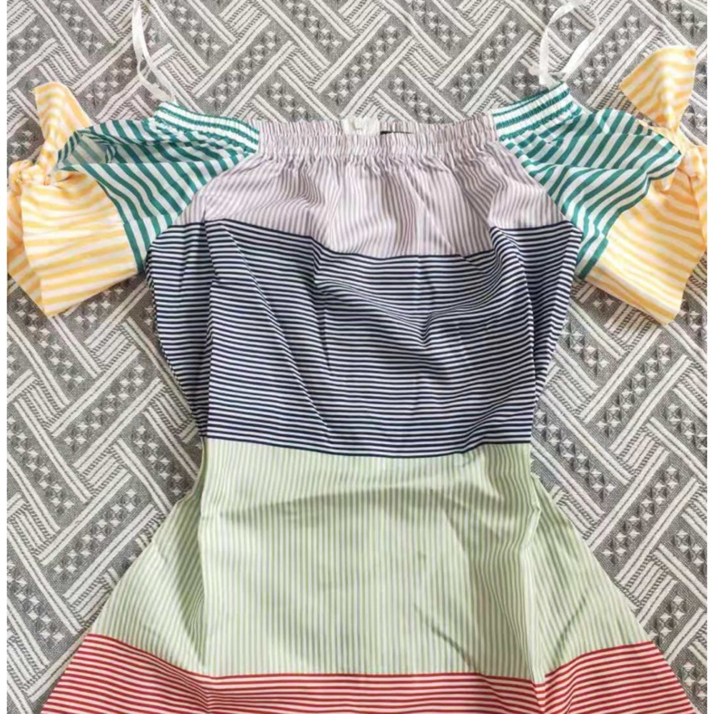 Color block off-the-shoulder - Picture 4 of 7